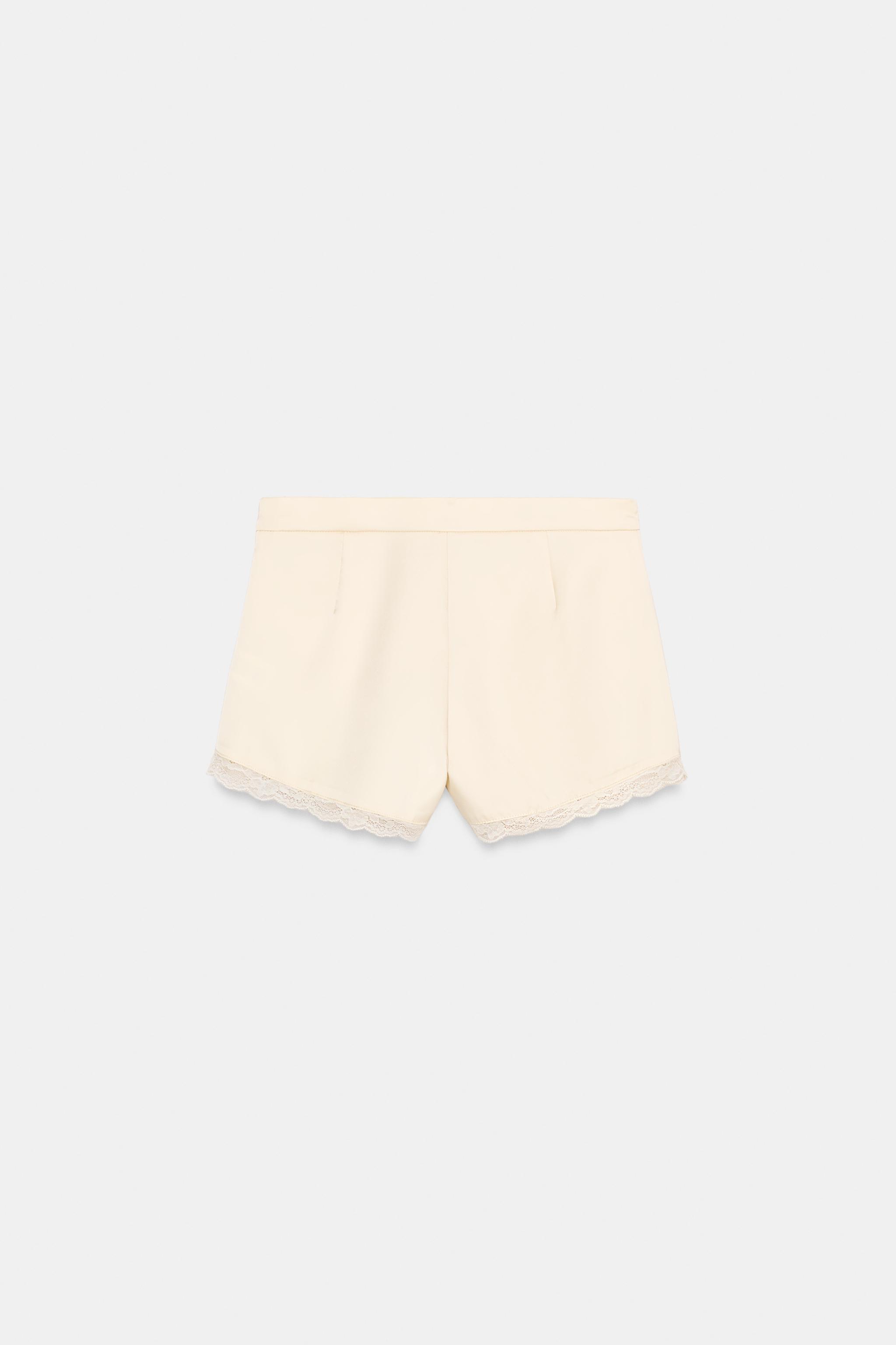SHORT EN SATIN ET DENTELLE